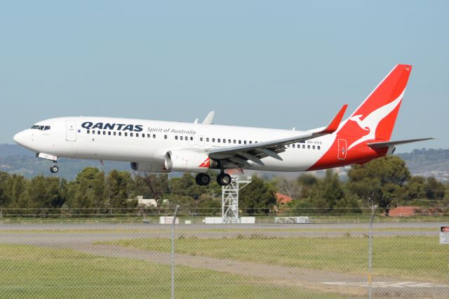 Boeing 737-800 (VH-VXS) - About to put down on runway 05. Wednesday, 21st May 2014.