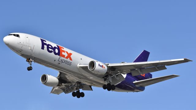 McDonnell Douglas DC-10 (N10060) - FedEx Express DC-10F on final for RWY 27 at San Diego International Airport