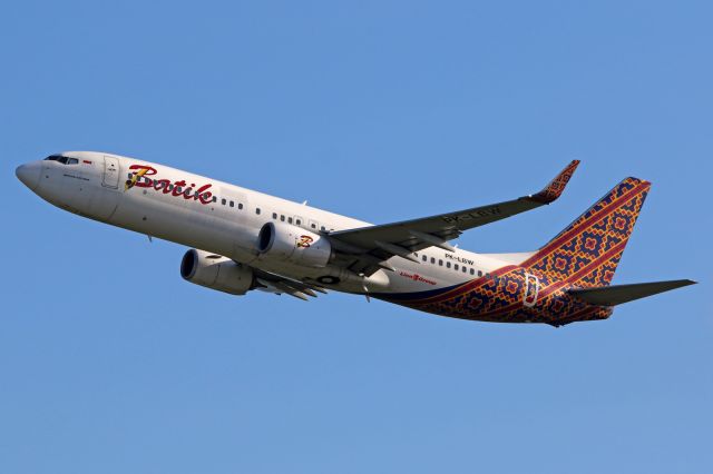 Boeing 737-800 (PK-LBW)