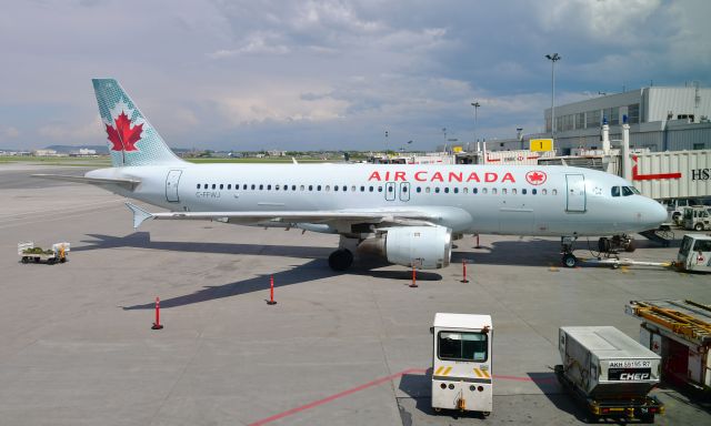 Airbus A320 (C-FFWJ) - Air Canada Airbus A320-211 C-FFWJ in Montreal