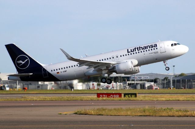 Airbus A320 (D-AIWF) - Airborne off rwy 27L on 6-Jun-19 operating flight DLH2479 to EDDM.