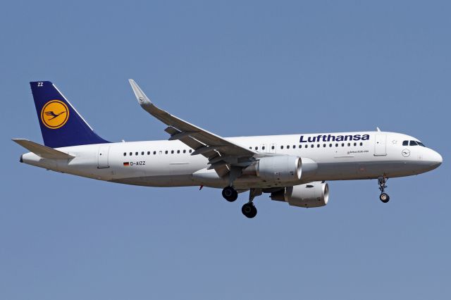 Airbus A320 (D-AIZZ)