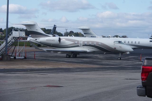 Bombardier Challenger 300 (N555AD)