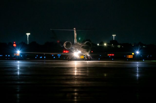 Gulfstream Aerospace Gulfstream V (N95NA) - NASA5, carrying astronaut, Kate Rubins, home from her Soyuz landing in Kazakhstan, taxis to park for a warm welcome home from NASA's Astronauts and the JSC FOD and AOD Teams.