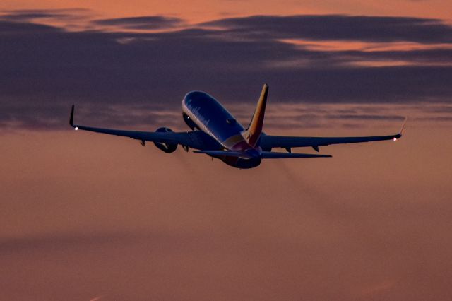 Boeing 737-700 —