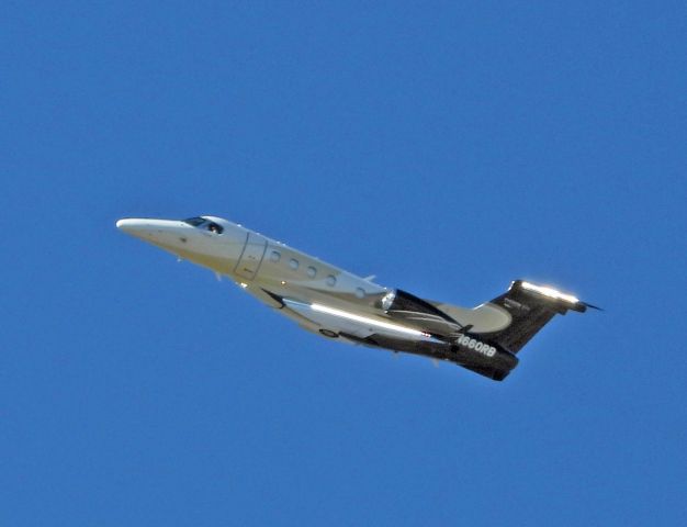 Embraer Phenom 300 (N660)