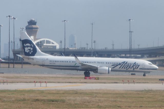 Boeing 737-700 (N477AS)