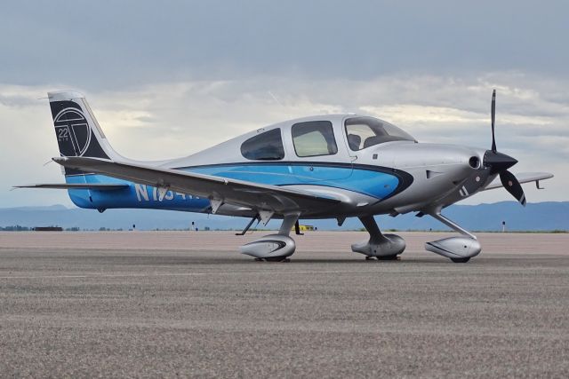 Cirrus SR22 Turbo (N784RJ)