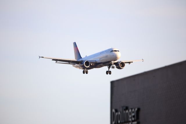 Airbus A320 (N364NW)