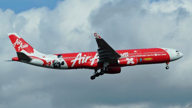 Airbus A330-300 (9M-XXP) - Airbus A330-343 msn 1481. Air Asia X 9M-XXP PacMan livery YPPH 61017