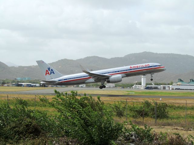 Boeing 757-200 (N635AA)