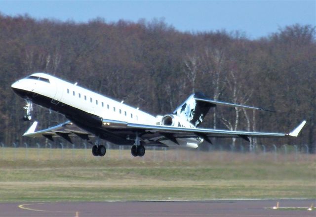 Bombardier Global Express (VP-CNY)