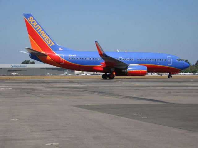 Boeing 737-700 (N211WN) - Taxiing to gate after landing