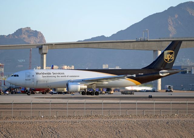 Airbus A300F4-600 (N126UP)