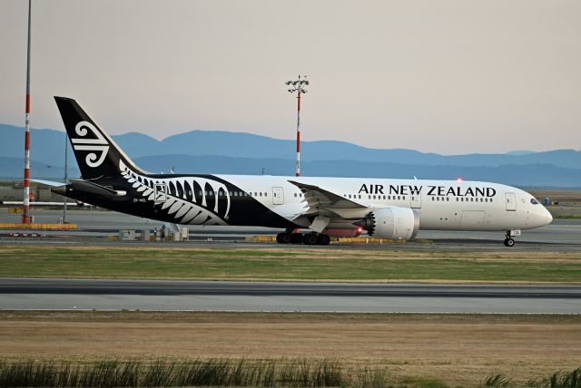 Boeing 787-9 Dreamliner (ZK-NZL)