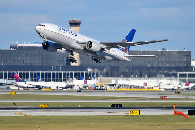 Boeing 777-200 (N792UA)