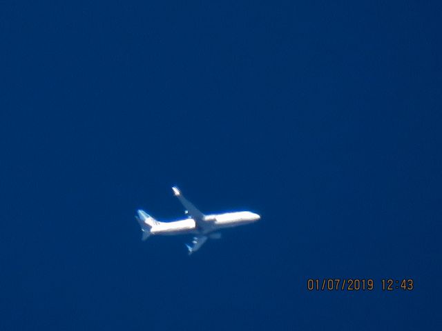 Boeing 737-800 (N27213)