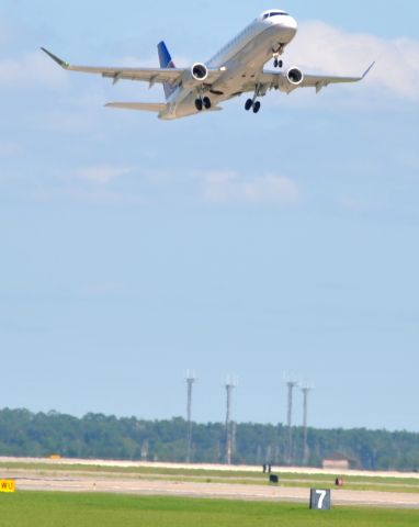 Embraer 170/175 (N88327)