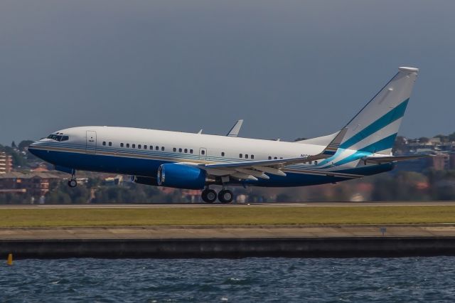 Boeing 737-700 (N108MS)