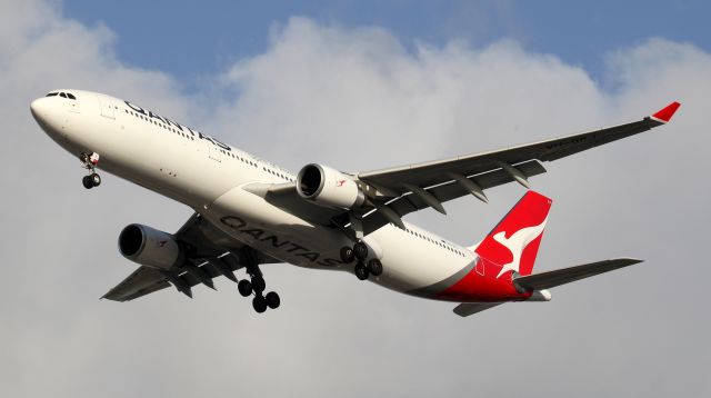 Airbus A330-300 (VH-QPJ) - On Finals To Rwy 16R