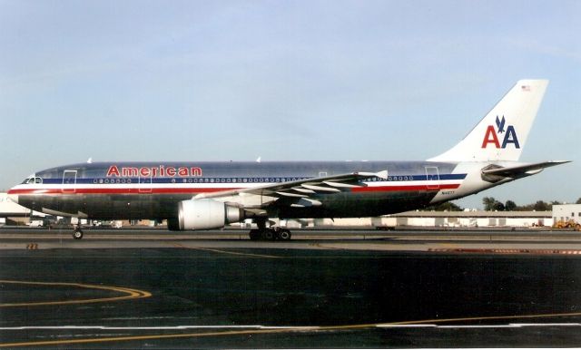 Airbus A300F4-600 (N14077) - Seen here in Oct-06.  Registration cancelled 21-May-12.  Broken up at KROW.