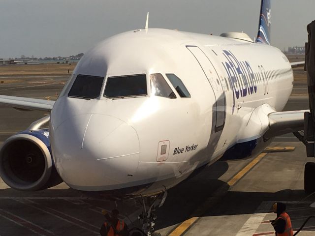 Airbus A320 (N605JB) - ¡¡Listos para abordar!!