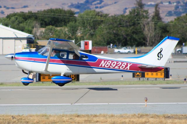 Cessna Skylane (N8928X)