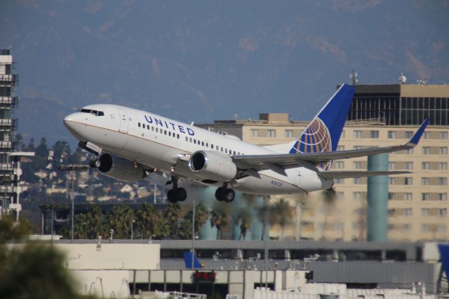 Boeing 737-700 (N14731)