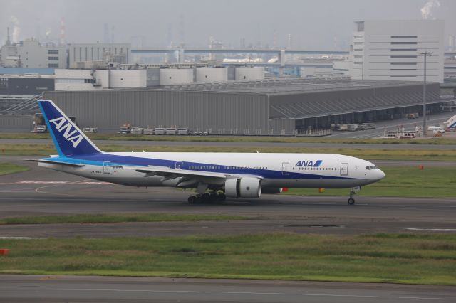 Boeing 777-200 (JA745A)