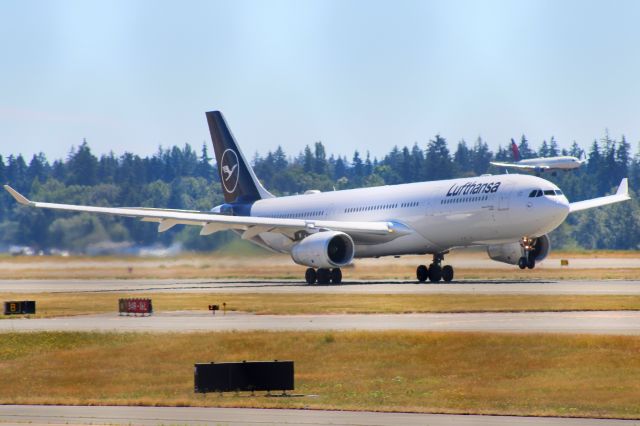 Airbus A330-300 (D-AIKS)