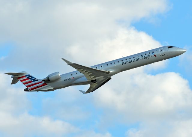 Canadair Regional Jet CRJ-900 (N951LR)