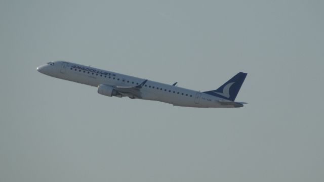 Embraer ERJ-190 (TC-YAR)