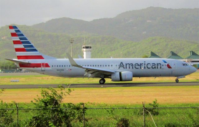 Boeing 737-800 (N808NN)