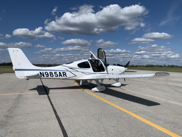 Cirrus SR-20 (N985AR)