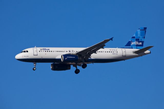 Airbus A320 (N766JB) - LAX