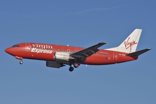 BOEING 737-300 (OO-VEG) - Virgin Express at Brussels - 2005-01-16.