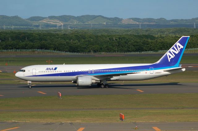 BOEING 767-300 (JA8357) - 2012-8-8