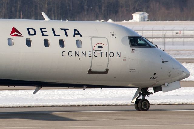 Canadair Regional Jet CRJ-700 (N740EV)