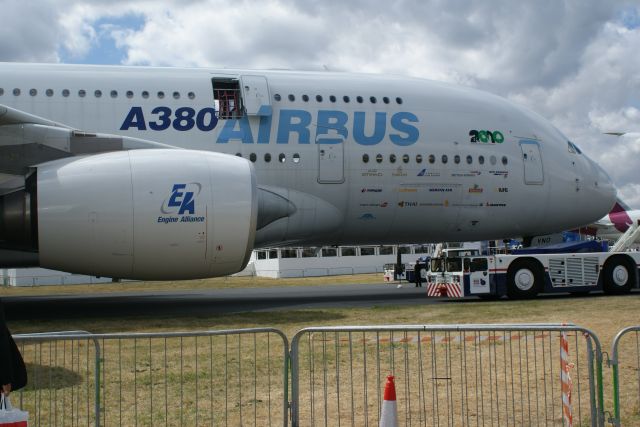 Airbus A380-800 —