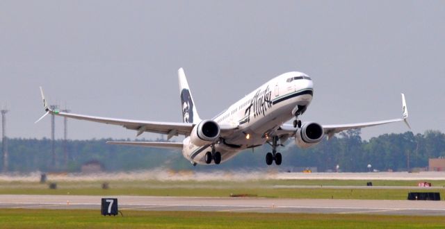 Boeing 737-900 (N453AS) - The Russell Wilson jet