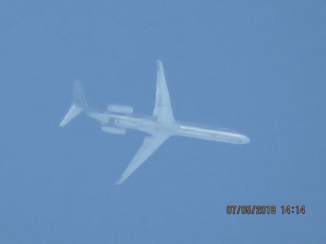 McDonnell Douglas MD-83 (N590AA)