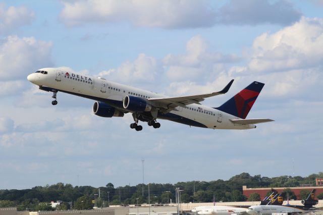 Boeing 757-200 (N723TW)