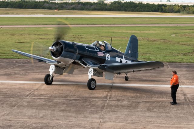 VOUGHT-SIKORSKY V-166 Corsair (N451FG)