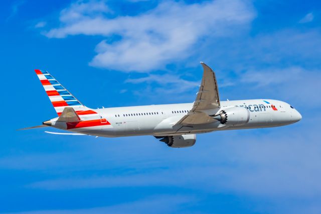 Boeing 787-9 Dreamliner (N821AN) - An American Airlines 787-9 taking off from PHX on 2/11/23 during the Super Bowl rush. Taken with a Canon R7 and Canon EF 100-400 II L lens.