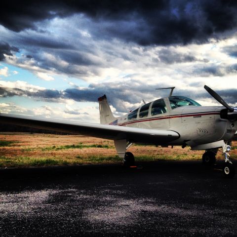 Beechcraft Bonanza (33) (N3056W)