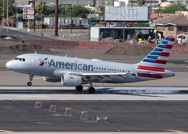 Airbus A319 (N750UW)