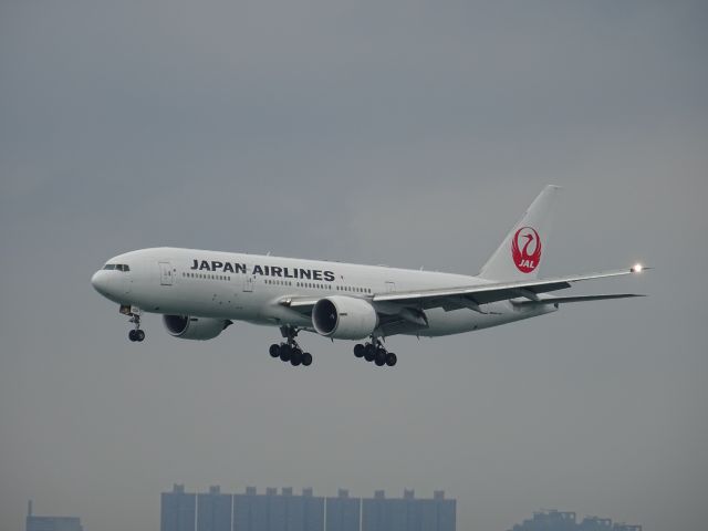 Boeing 777-200 (JA706J)