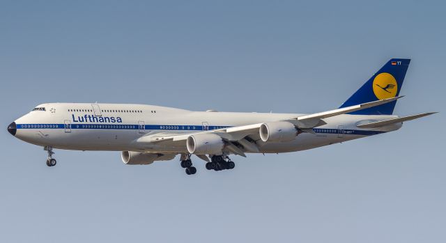 BOEING 747-8 (D-ABYT) - Lufthansa retro on short finals for runway 24R at LAX