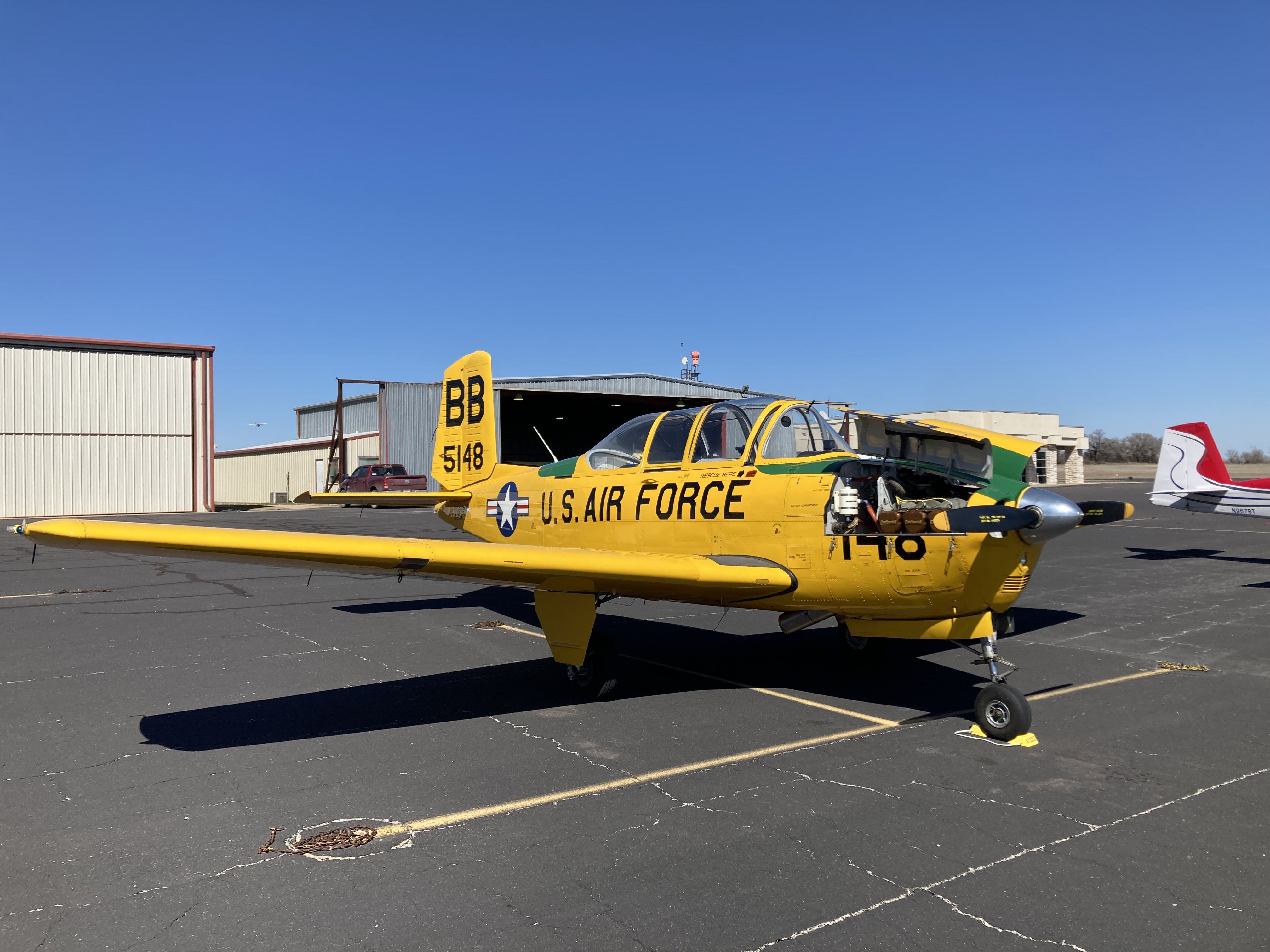 Beechcraft Mentor (N12253) - Cooling the engine after getting BBQ