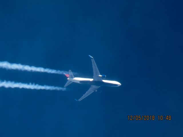 BOEING 767-300 (N173DZ)